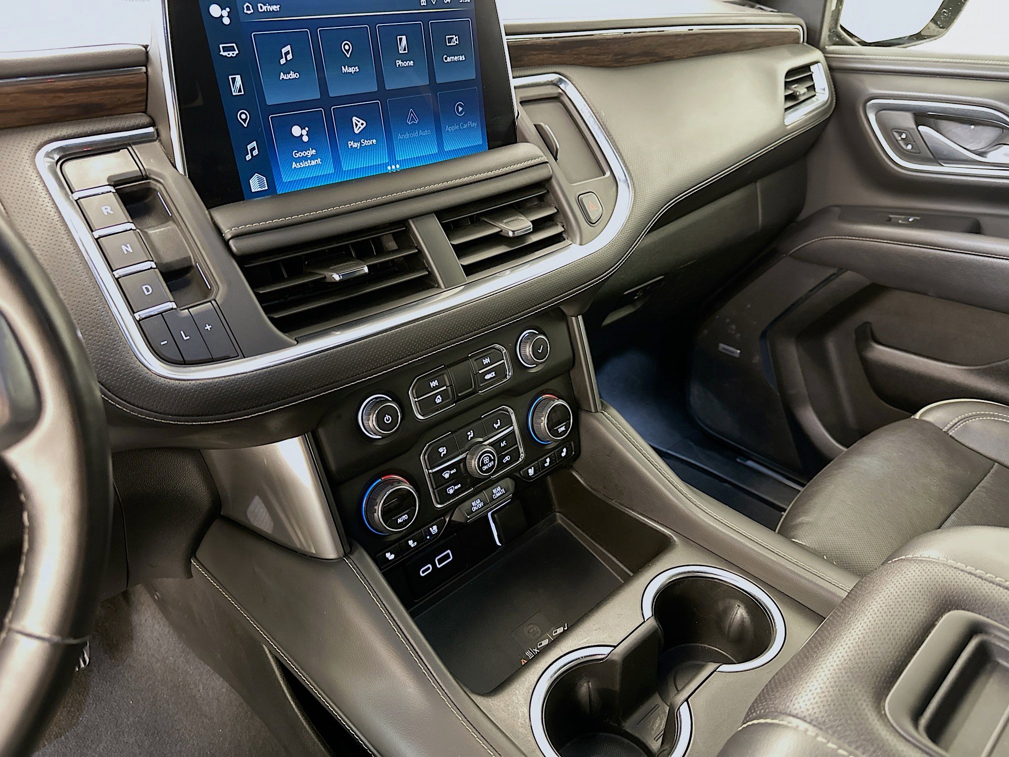 Used 2024 Chevrolet Suburban Premier image 26