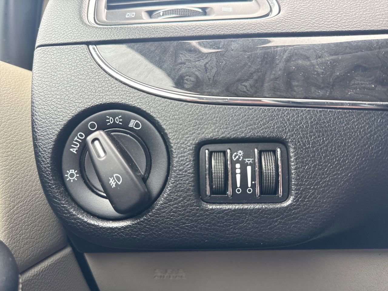 Used 2012 Chrysler Town & Country Touring w/ Entertainment Group #1 image 30