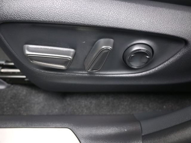Used 2024 Toyota Venza Nightshade image 31