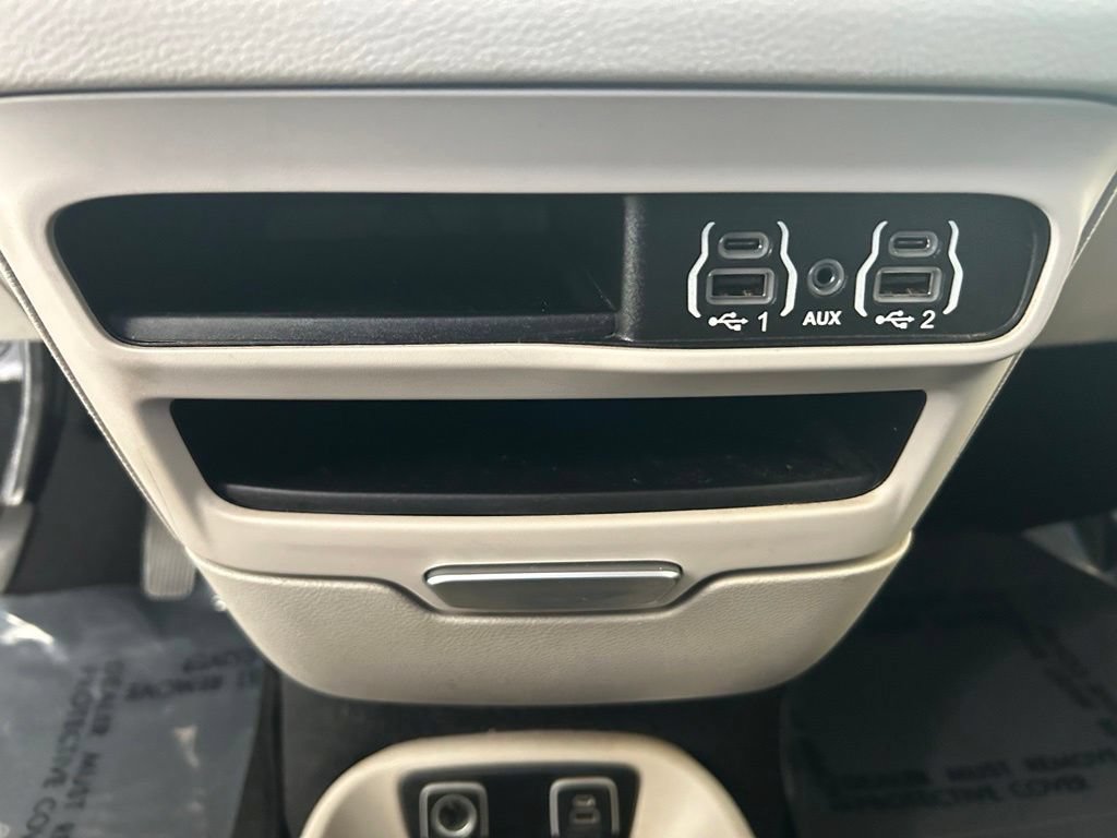Used 2021 Chrysler Voyager Lxi FWD image 47