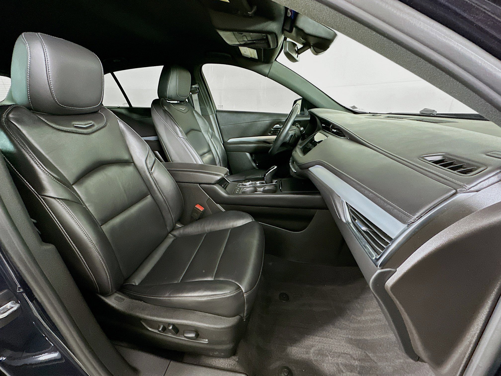 Used 2023 Cadillac XT4 Premium Luxury image 30