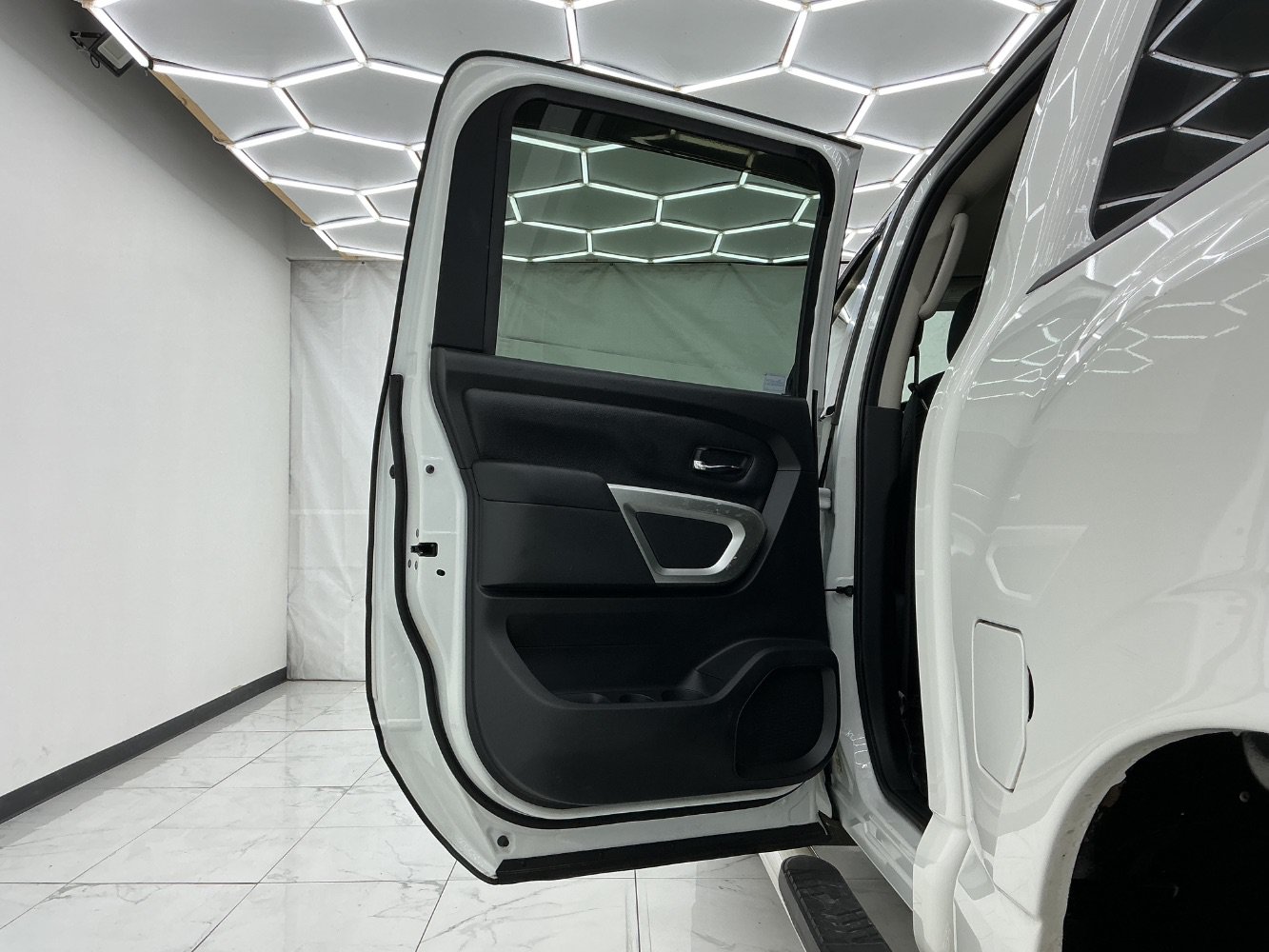Used 2019 Nissan Titan SV AWD/4WD image 24