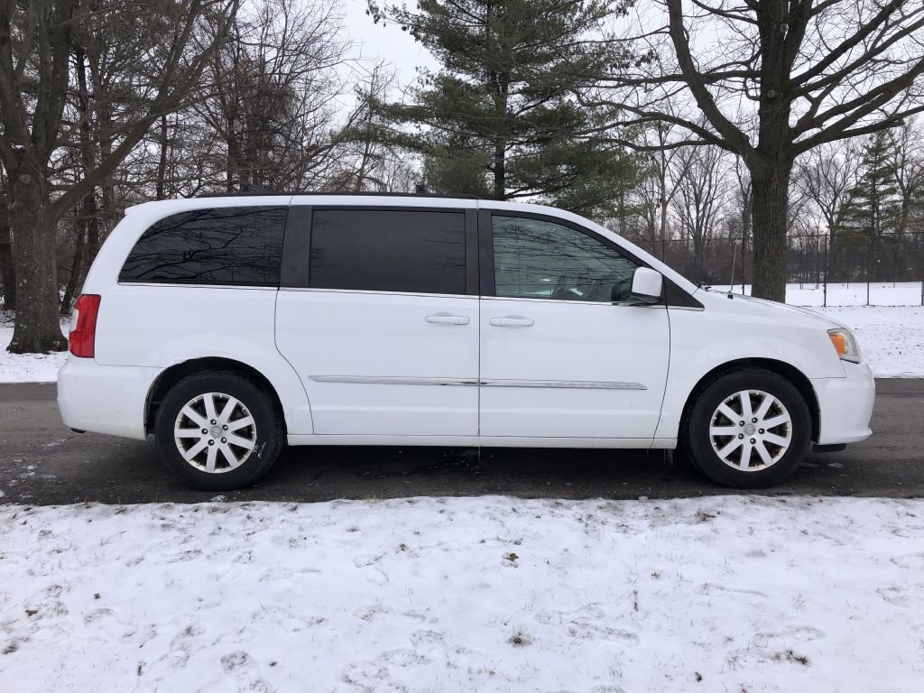 Used 2014 Chrysler Town & Country Touring image 21
