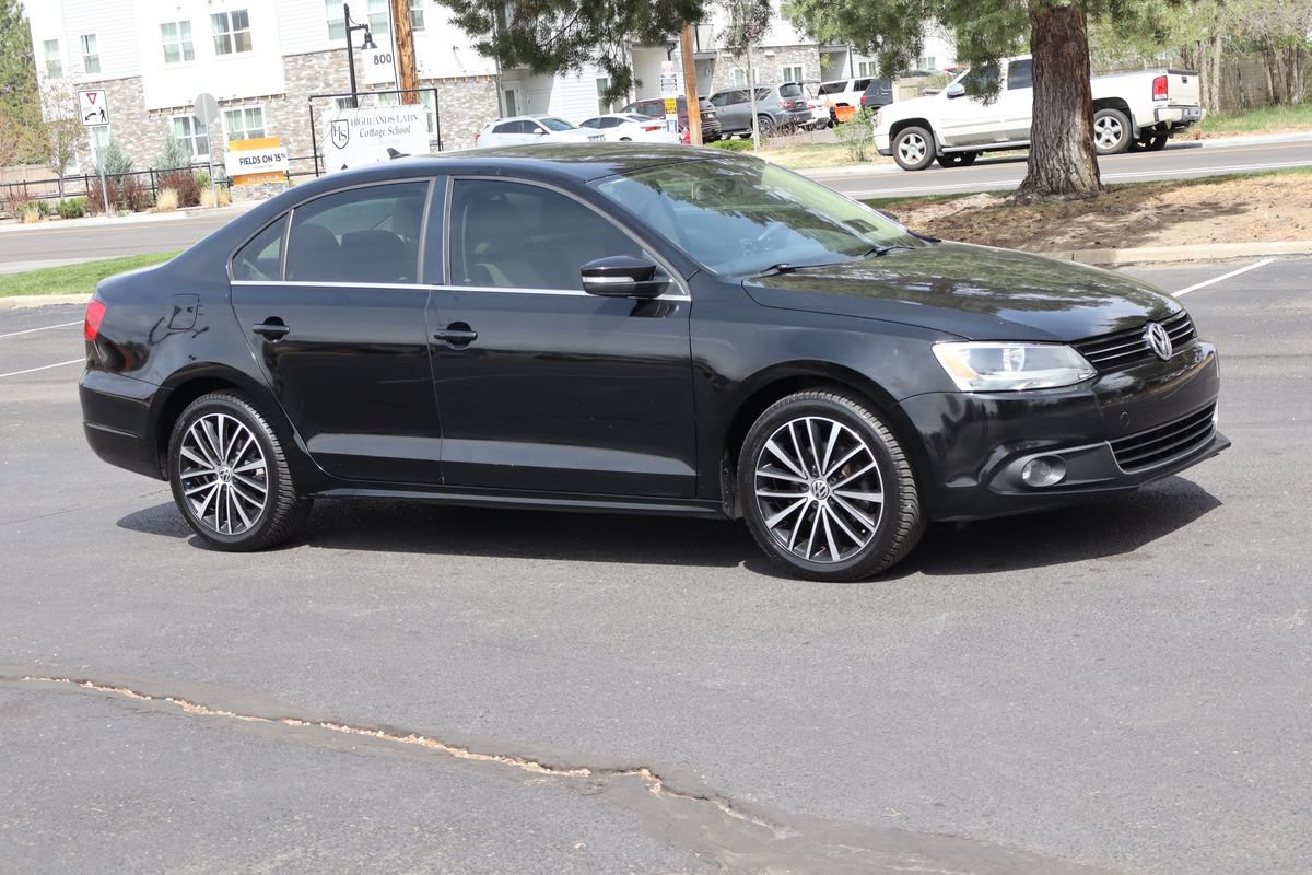 Used 2012 Volkswagen Jetta SEL FWD image 2