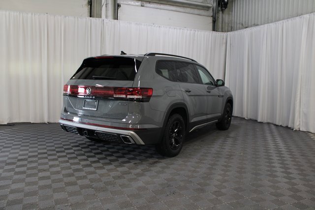 New 2024 Volkswagen Atlas Peak Edition SEL image 26