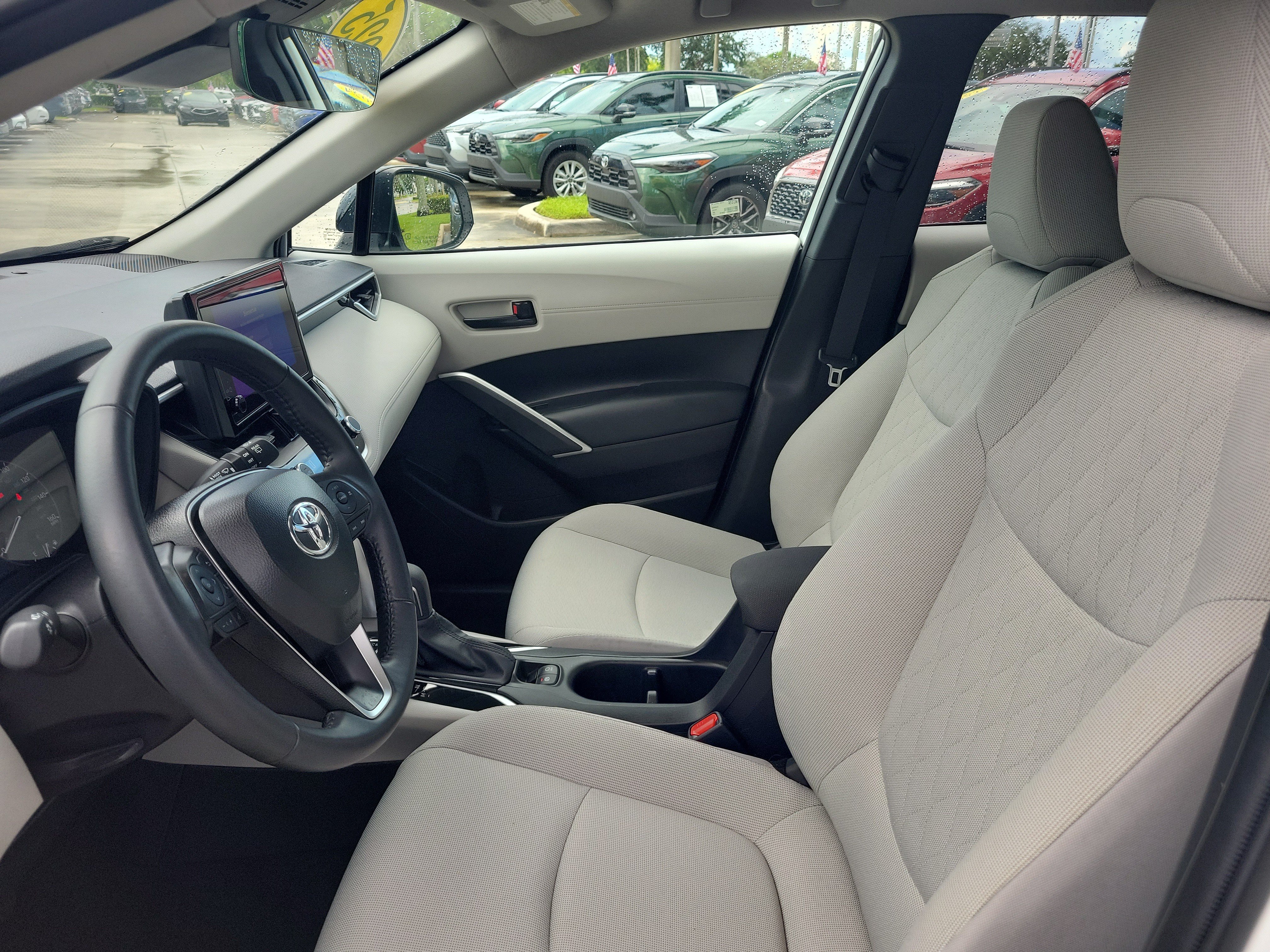 Used 2025 Toyota Corolla Cross LE FWD image 22