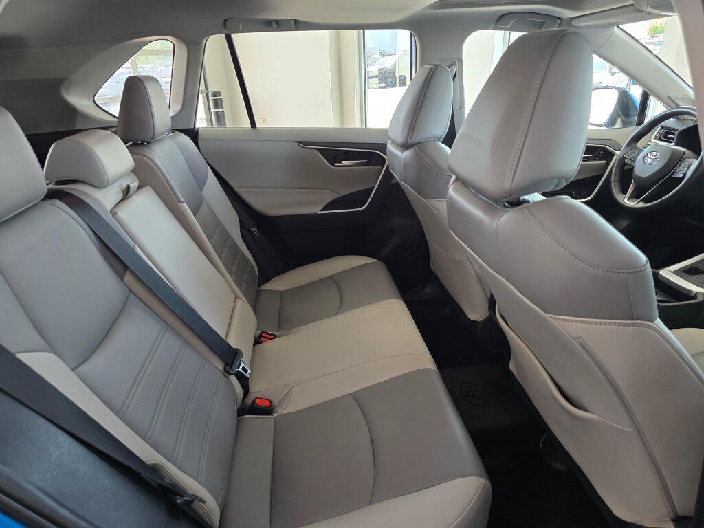 Used 2019 Toyota RAV4 XLE Premium AWD/4WD image 44