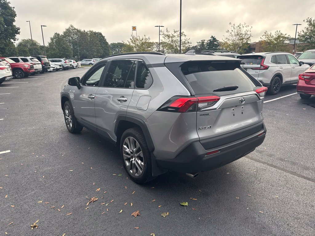 Used 2021 Toyota RAV4 XLE Premium FWD image 8