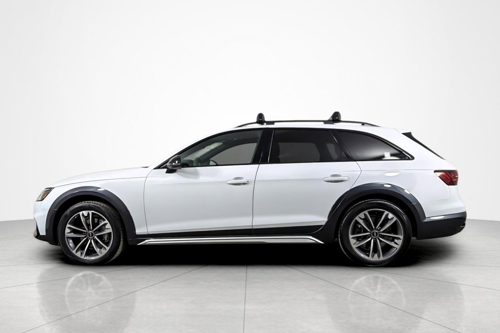 Used 2023 Audi A4 2.0T allroad Premium Plus w/ Premium Plus Package image 2