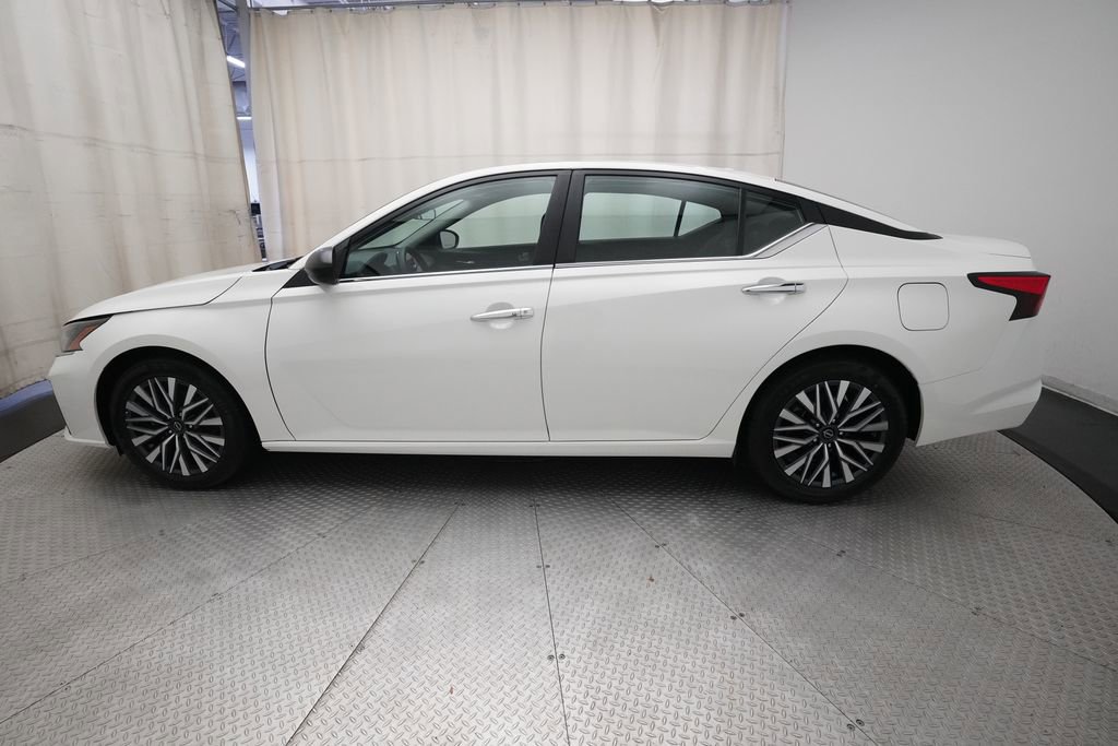 Used 2025 Nissan Altima 2.5 SV FWD image 23