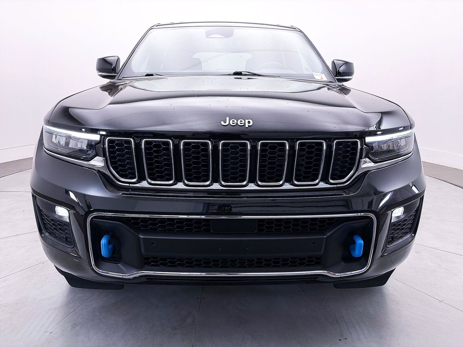 Used 2023 Jeep Grand Cherokee Overland w/ Luxury Tech Group IV AWD/4WD image 13