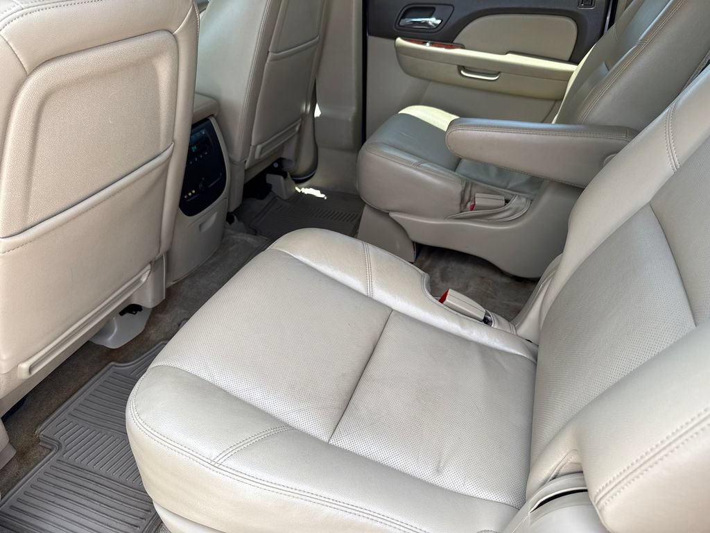 Used 2013 Chevrolet Suburban LTZ RWD image 20
