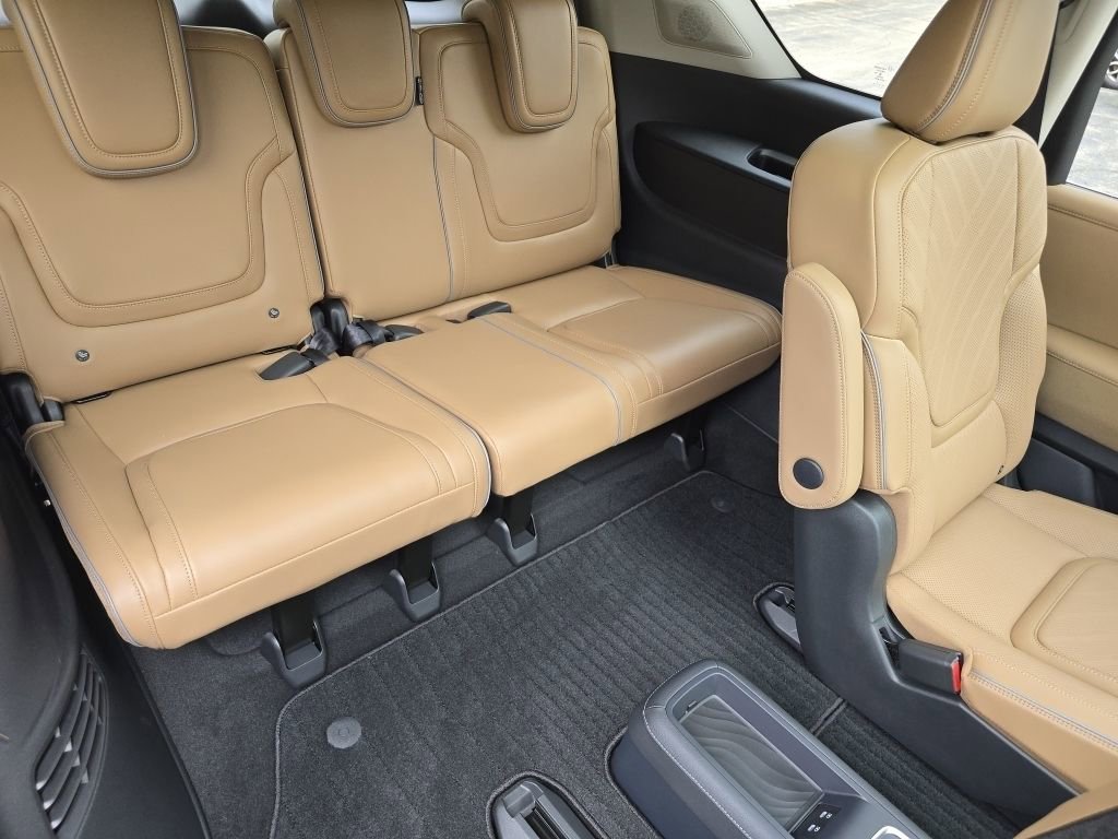 New 2025 INFINITI QX80 Luxe w/ Exterior Package image 24