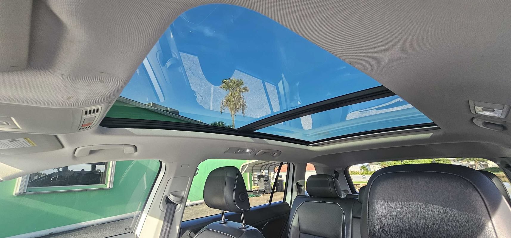 Used 2024 Volkswagen Tiguan SE w/ Panoramic Sunroof Package FWD image 18