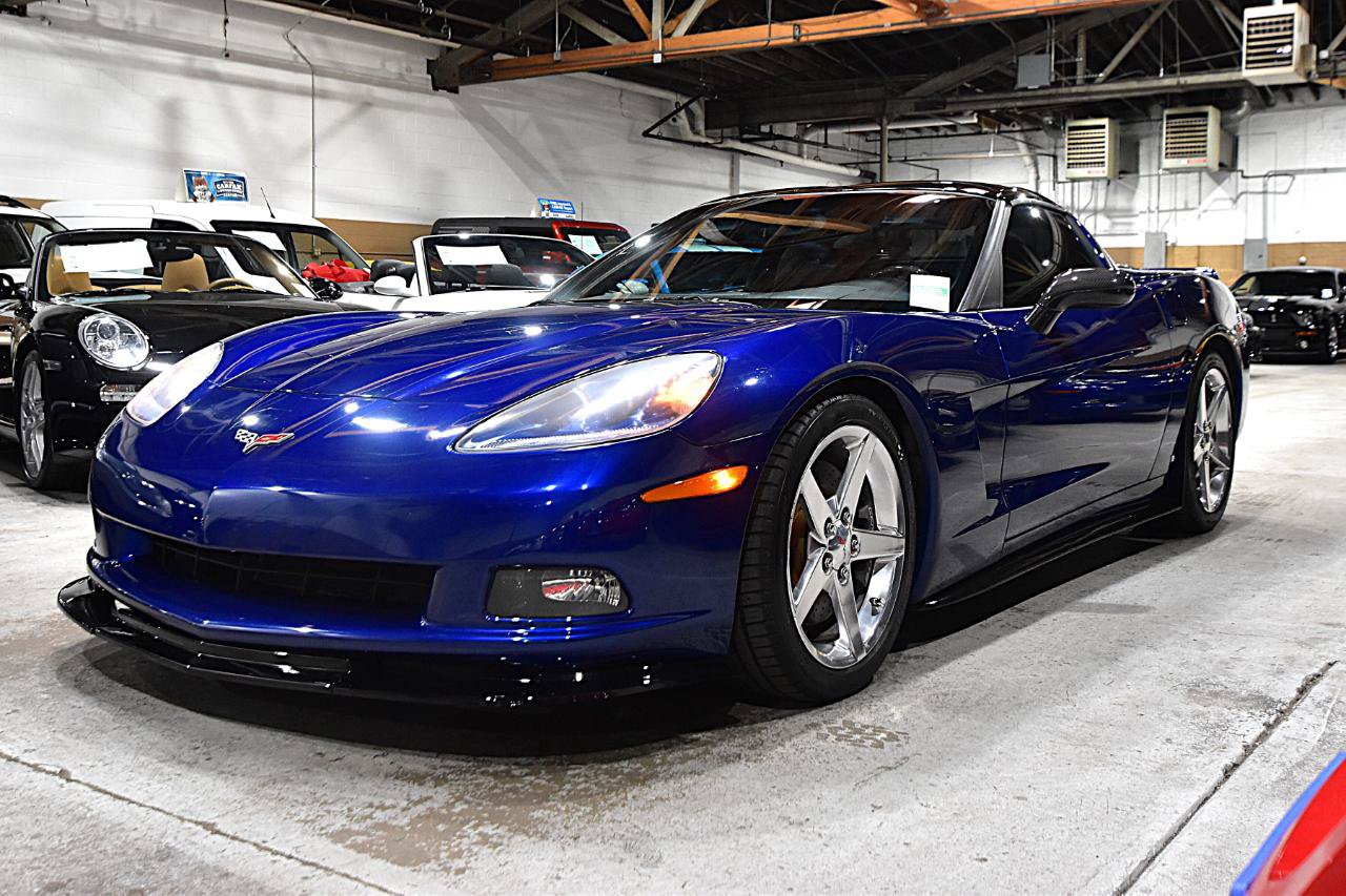 Used 2007 Chevrolet Corvette Coupe w/ Performance Package RWD image 4