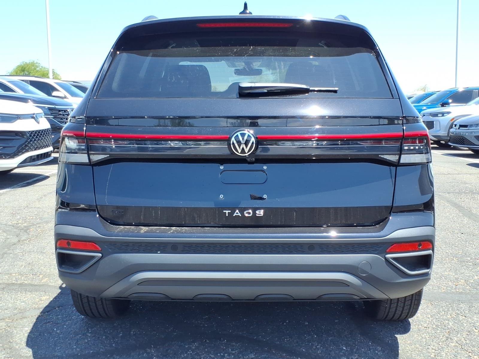 New 2026 Volkswagen Taos SE FWD image 5