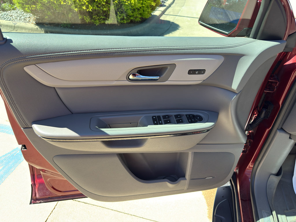 Used 2016 Chevrolet Traverse LTZ FWD image 12