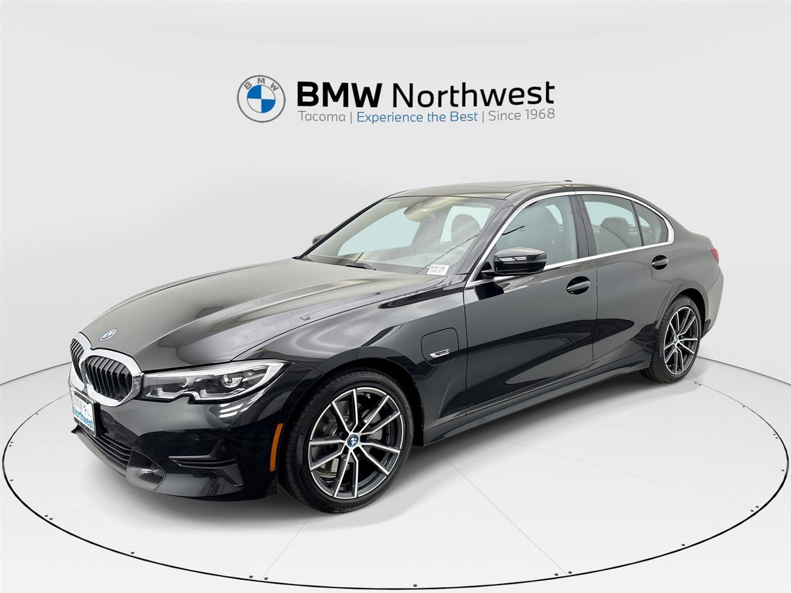 Used 2022 BMW 330e image 1