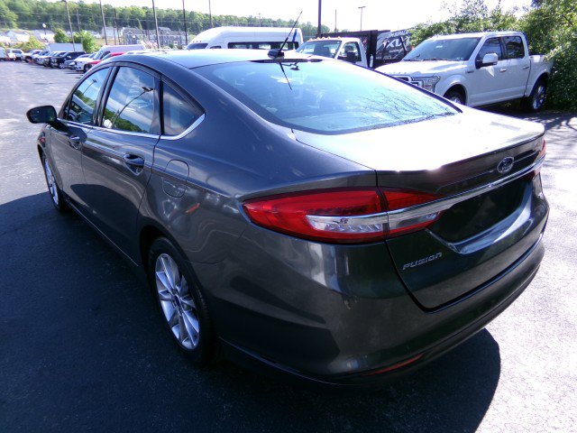 Used 2017 Ford Fusion SE FWD image 7