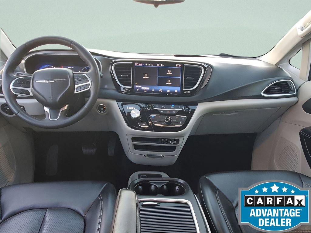 Used 2023 Chrysler Pacifica Touring-L image 27