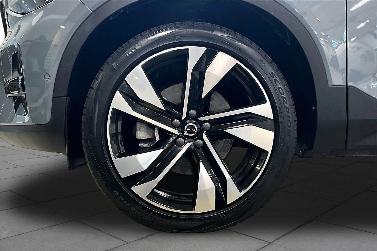 Certified 2023 Volvo XC40 B5 Ultimate w/ Climate Package AWD/4WD image 11