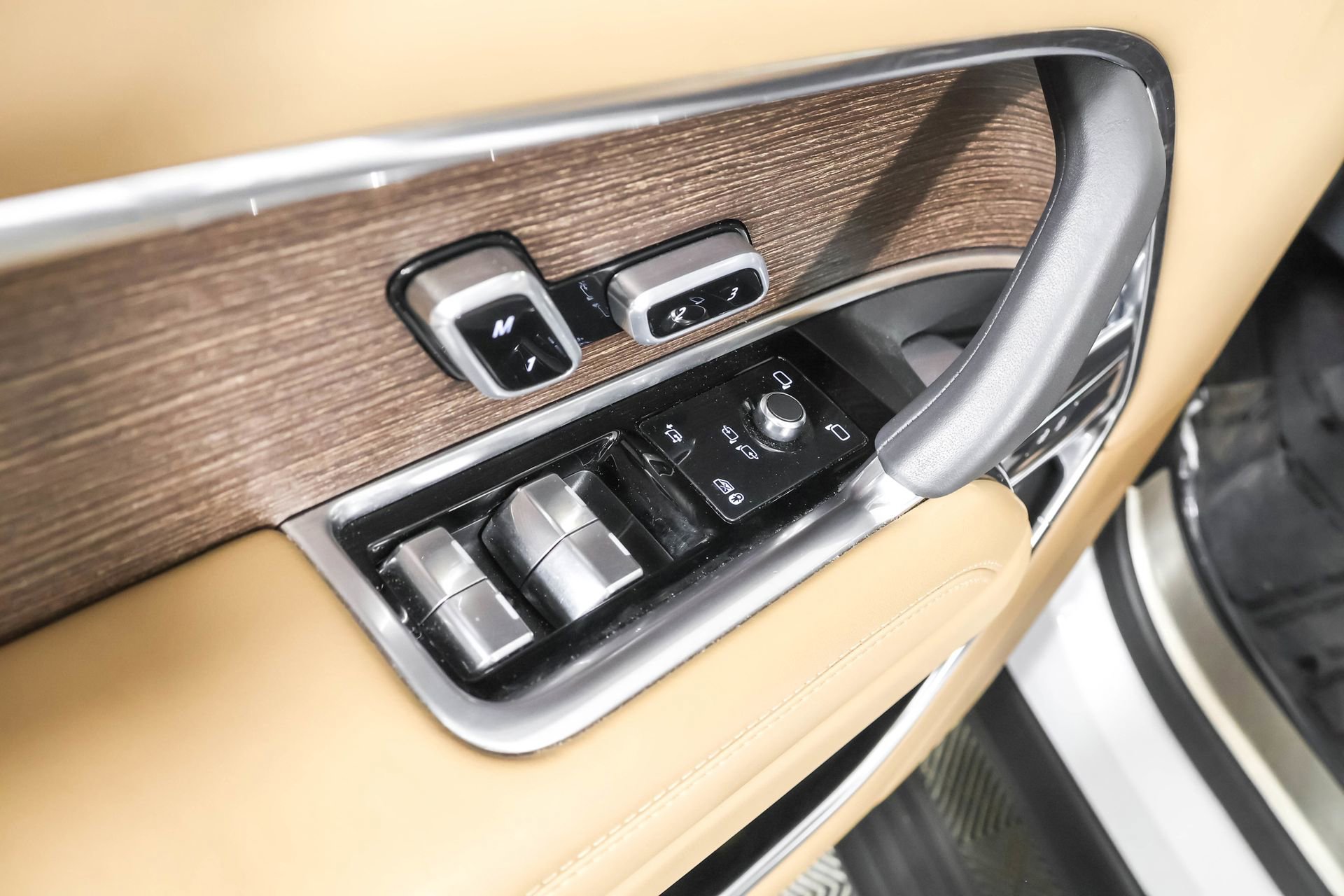 Used 2024 Land Rover Range Rover Long Wheelbase SE image 35