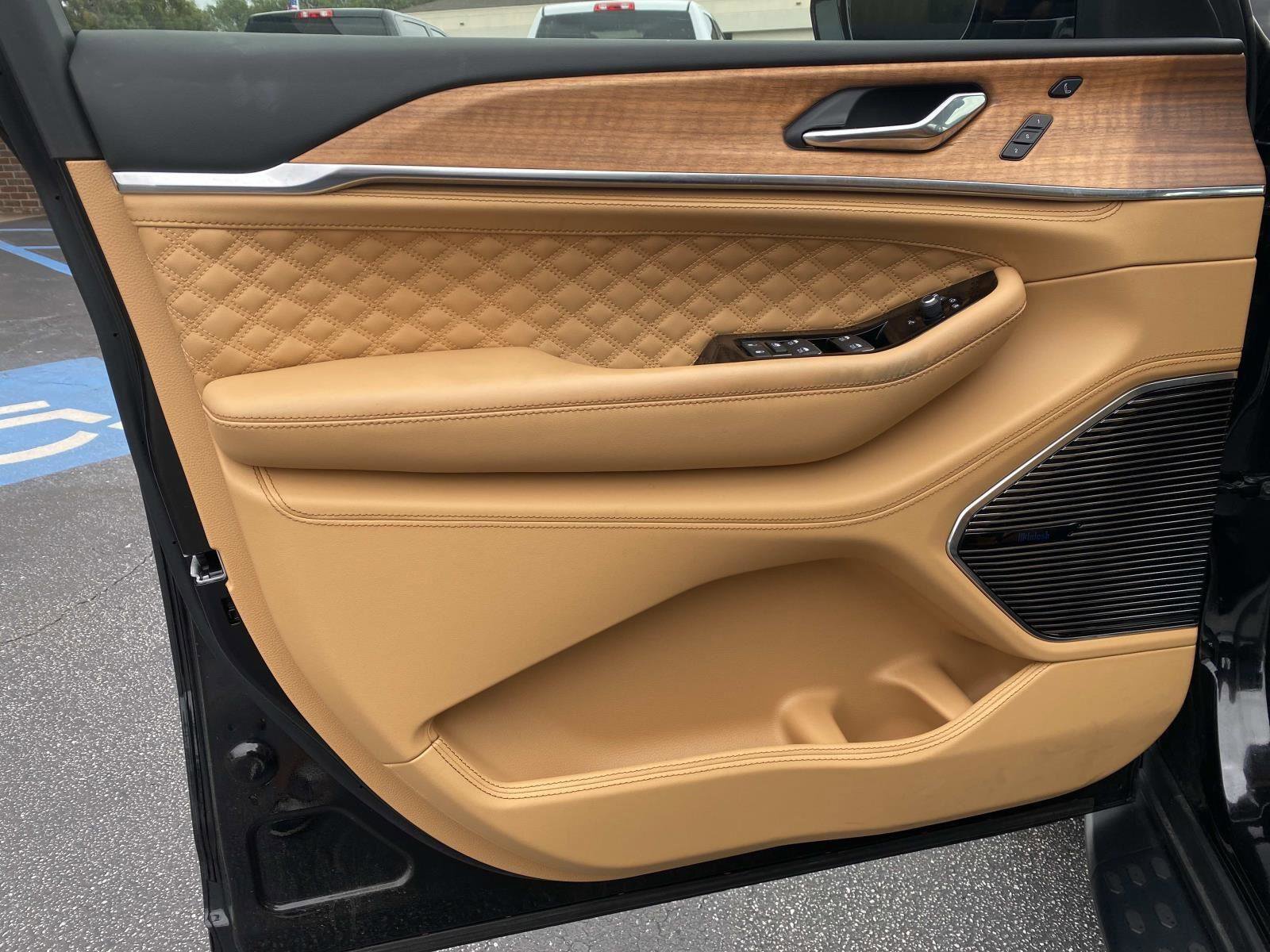 Certified 2025 Jeep Grand Cherokee Summit image 22