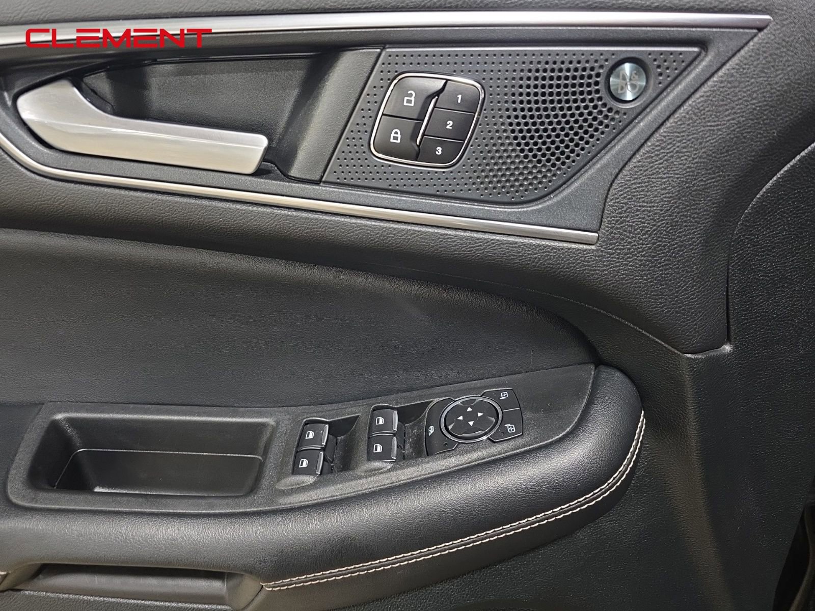 Used 2022 Ford Edge ST image 21