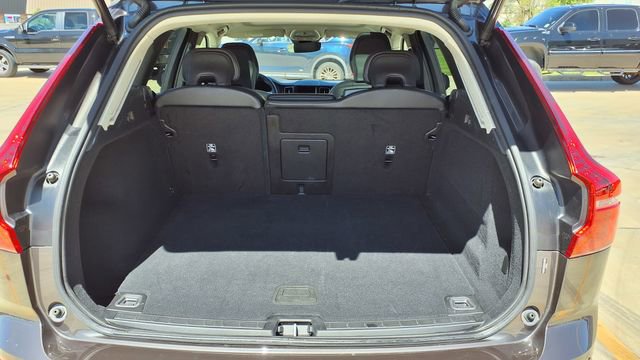 Used 2025 Volvo XC60 B5 Core image 10