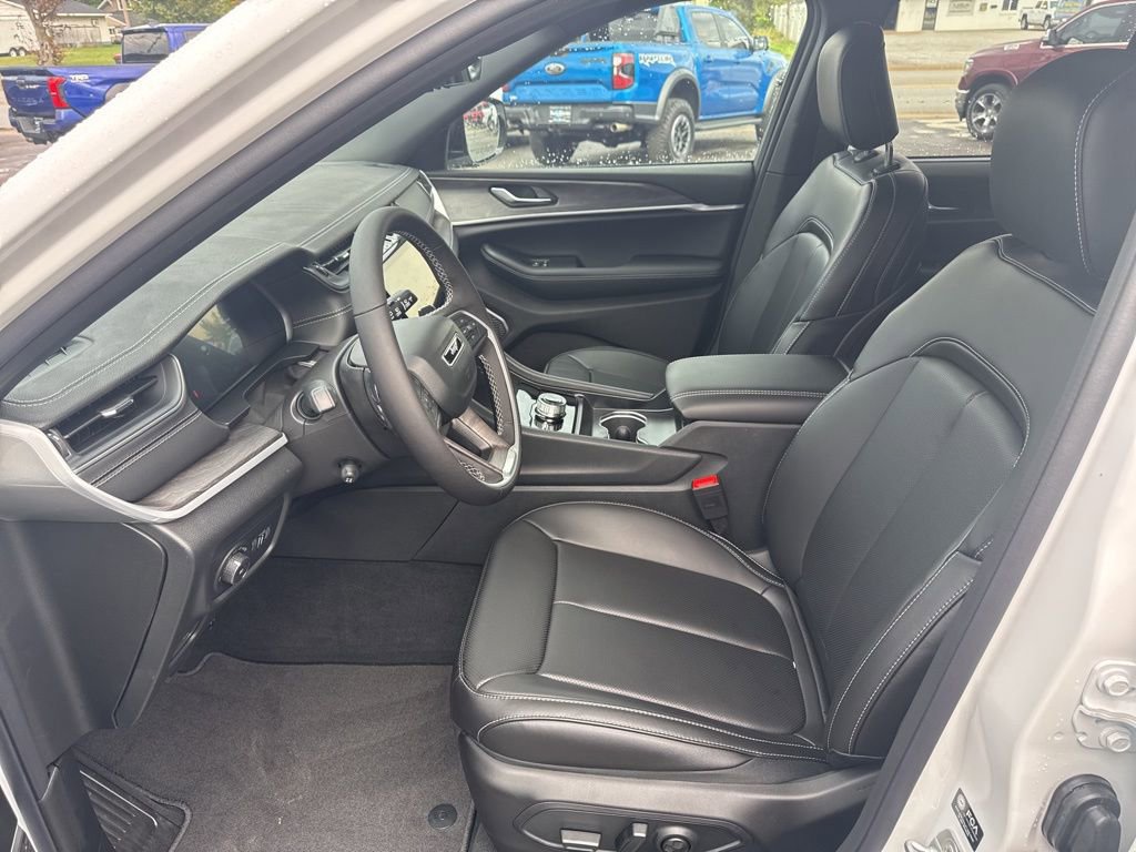 New 2025 Jeep Grand Cherokee Limited w/ Luxury Tech Group II image 13