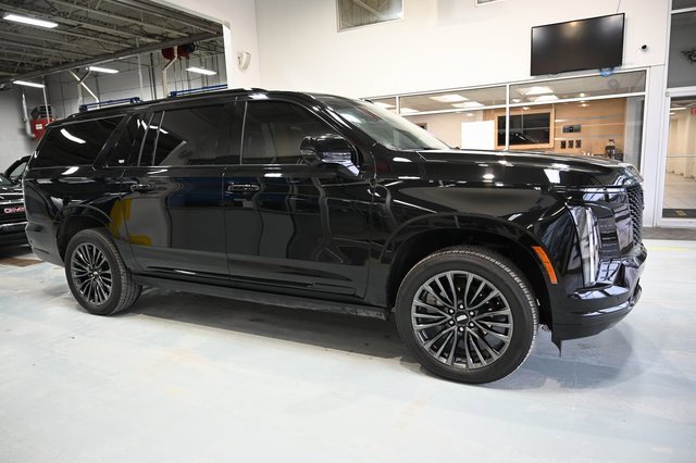 Used 2025 Cadillac Escalade ESV Sport Platinum w/ LPO, Floor Liner Package image 4
