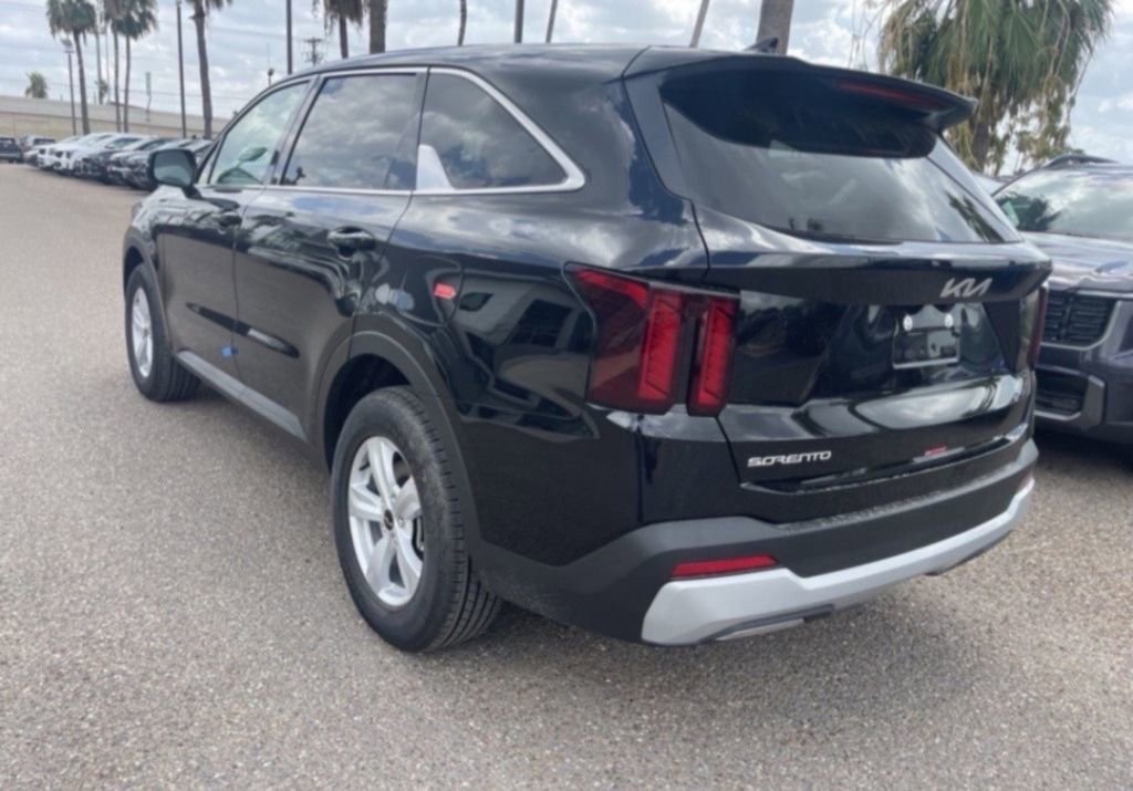 New 2026 Kia Sorento LX FWD image 5
