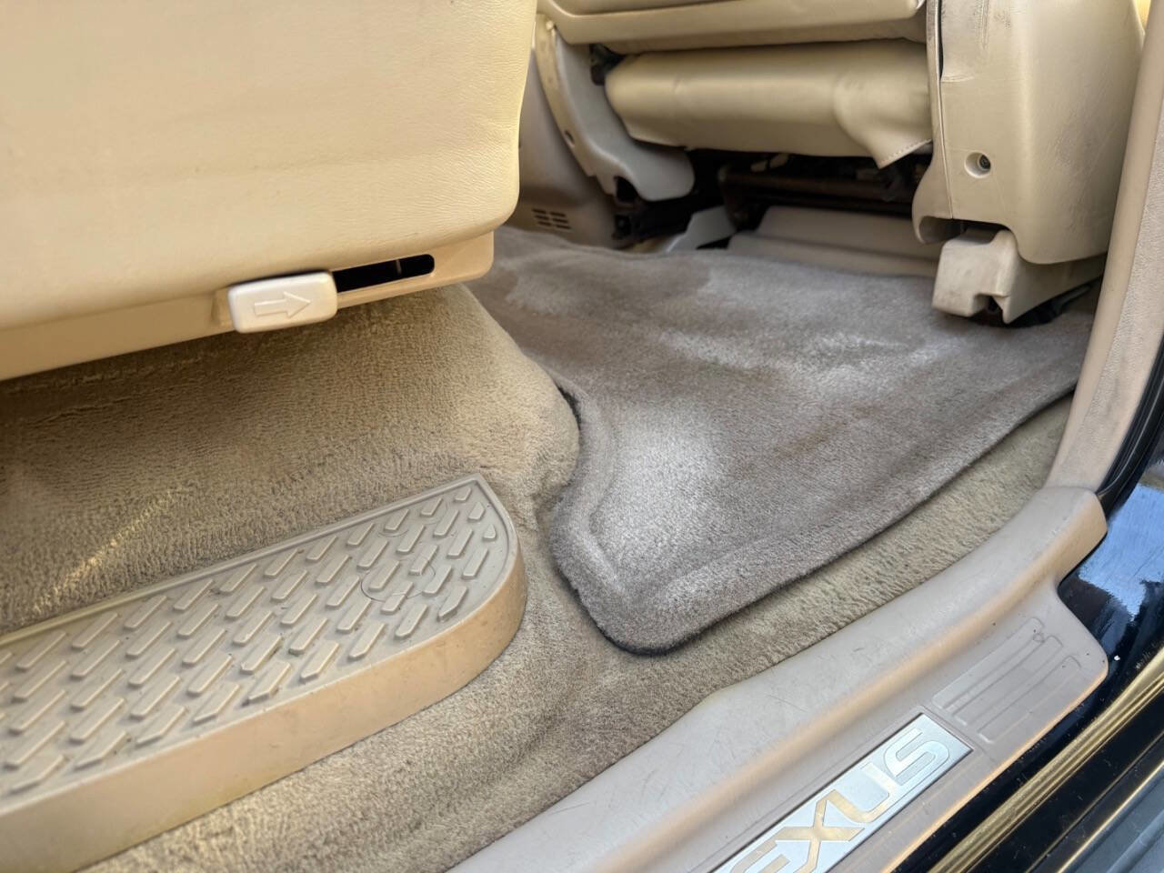 Used 2001 Lexus LX 470 4WD image 87