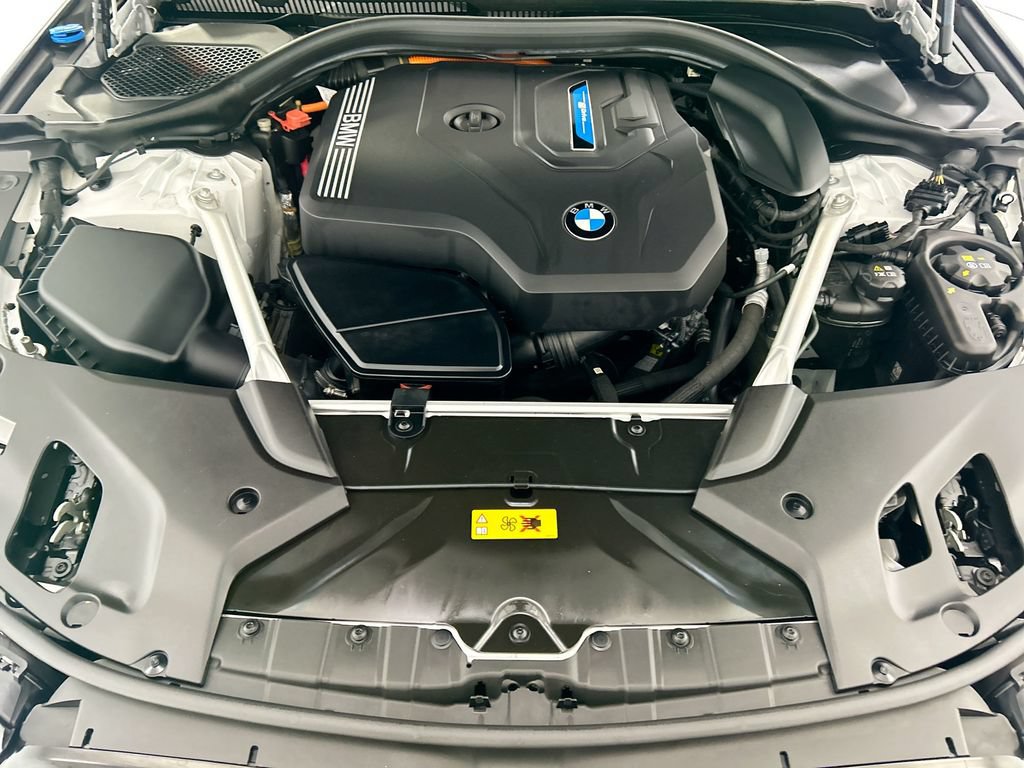 Certified 2023 BMW 530e w/ Premium Package RWD image 28