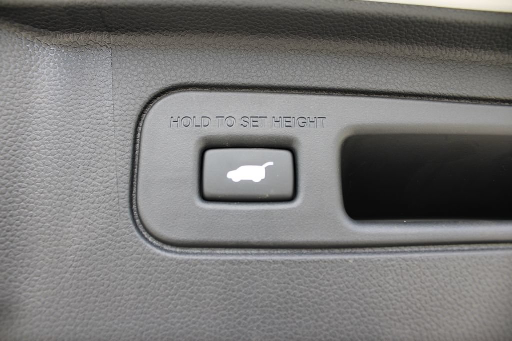 Certified 2025 Honda Pilot Touring image 17