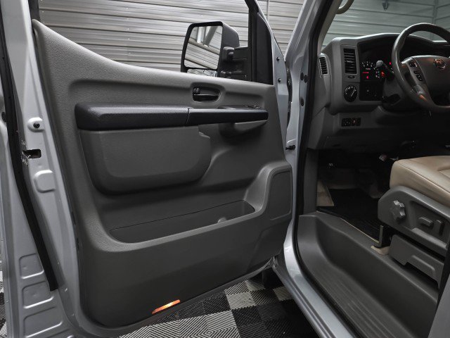 Used 2017 Nissan NV 3500 SL RWD image 29