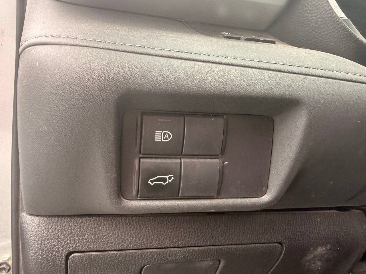 Used 2023 Toyota Highlander XLE AWD/4WD image 15