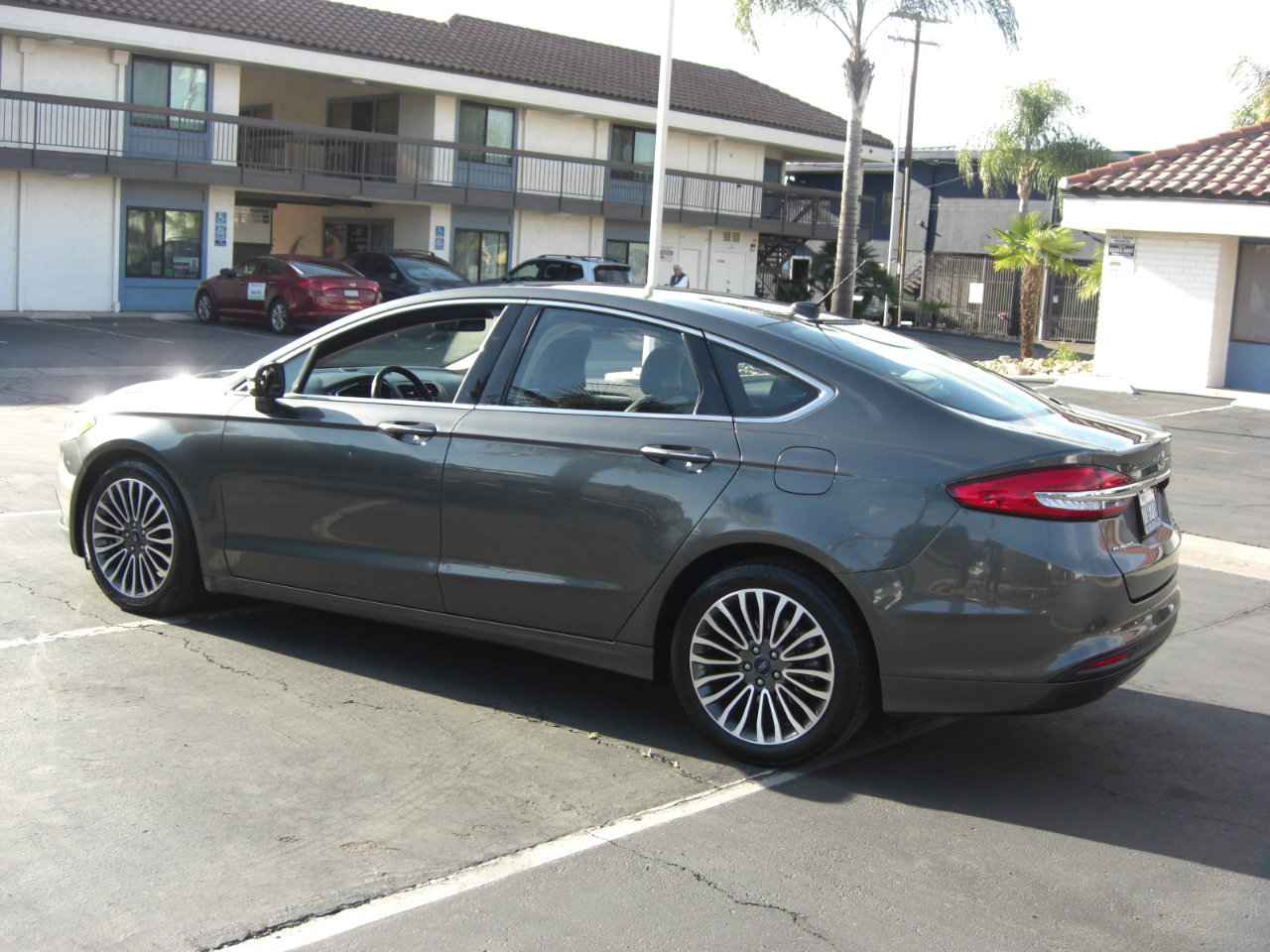 Used 2017 Ford Fusion SE w/ Fusion SE Technology Package image 10