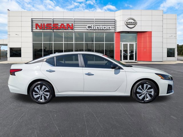 Certified 2025 Nissan Altima 2.5 S FWD image 2