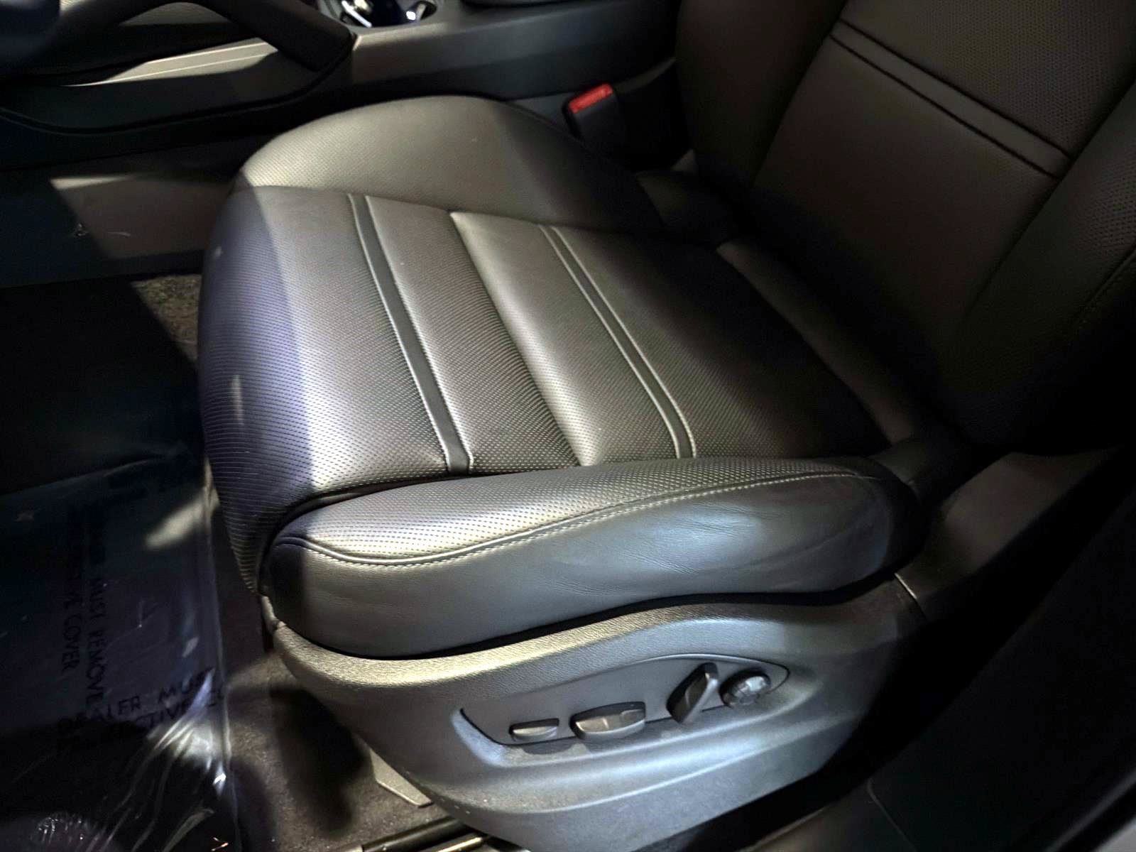 Used 2025 Porsche Cayenne Coupe AWD/4WD image 20
