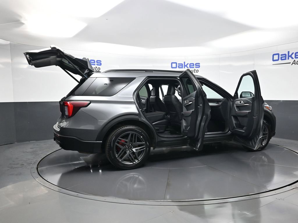 Used 2025 Ford Explorer ST-Line w/ ST-Line Street Pack image 59