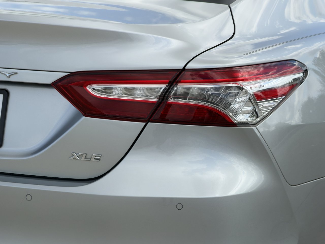 Used 2018 Toyota Camry XLE FWD image 7
