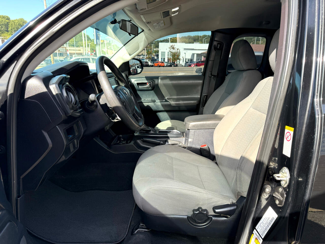 Used 2017 Toyota Tacoma SR image 2