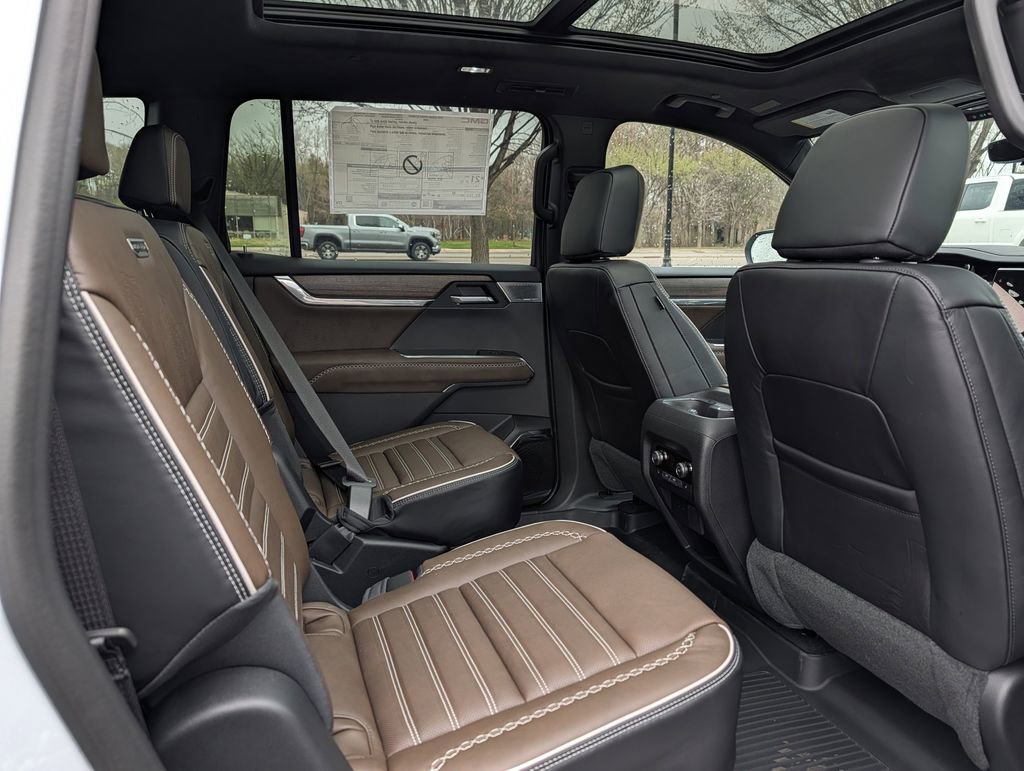 New 2026 GMC Acadia Denali Ultimate w/ LPO, Floor Liner Package AWD/4WD image 27