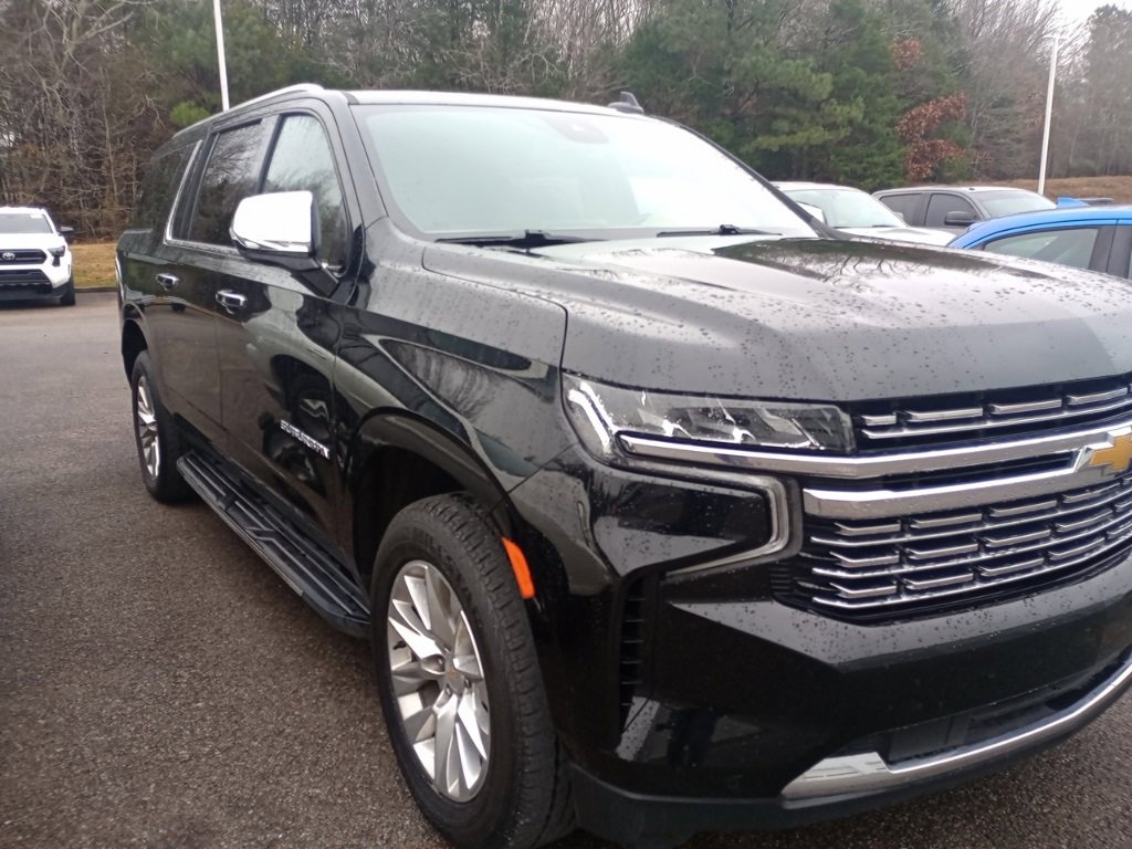 Used 2024 Chevrolet Suburban Premier image 3