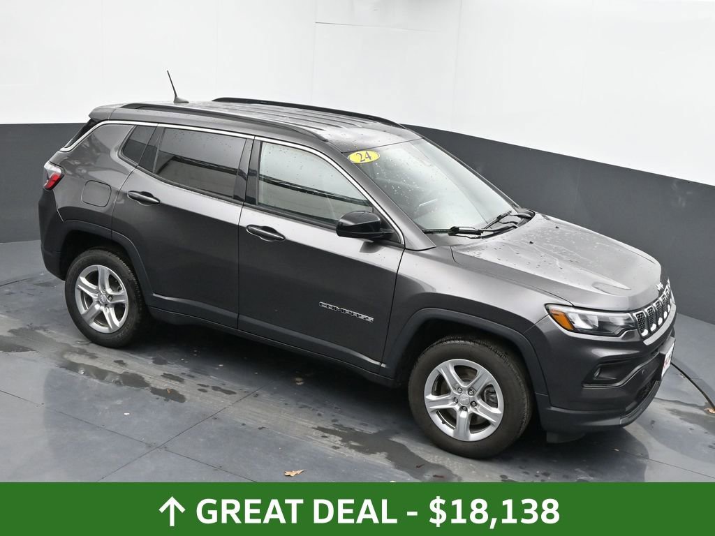 Used 2024 Jeep Compass Latitude image 46
