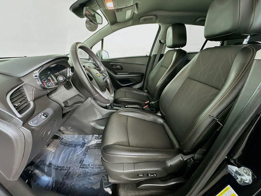 Used 2022 Chevrolet Trax LT w/ LT Convenience Package image 28