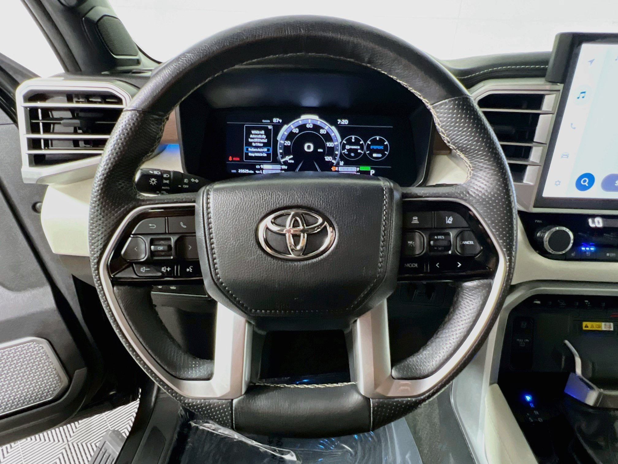 Used 2024 Toyota Tundra Capstone AWD/4WD image 17