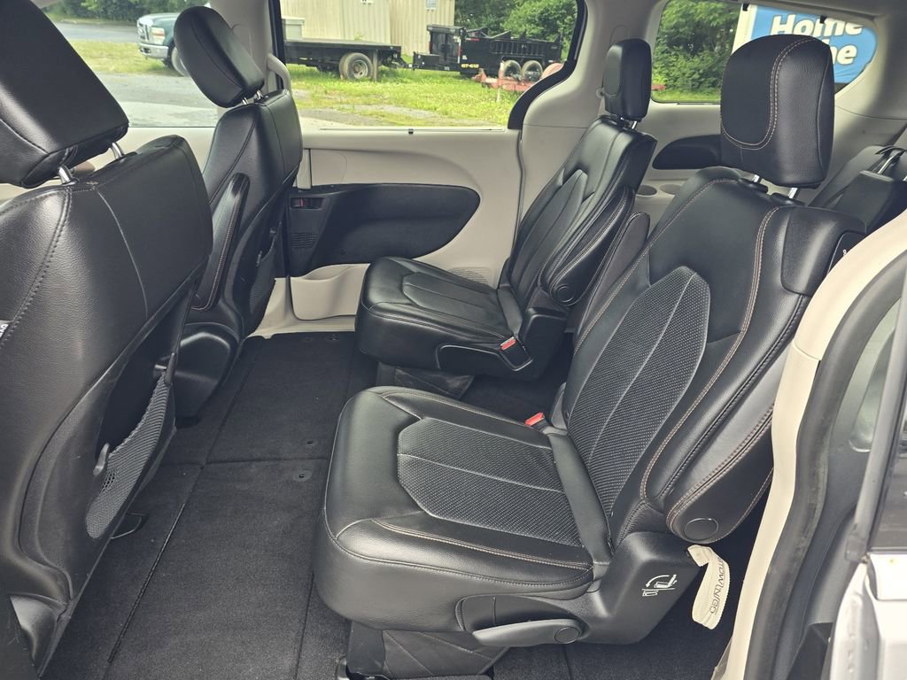 Used 2019 Chrysler Pacifica Touring-L w/ Advanced Safetytec Group FWD image 11