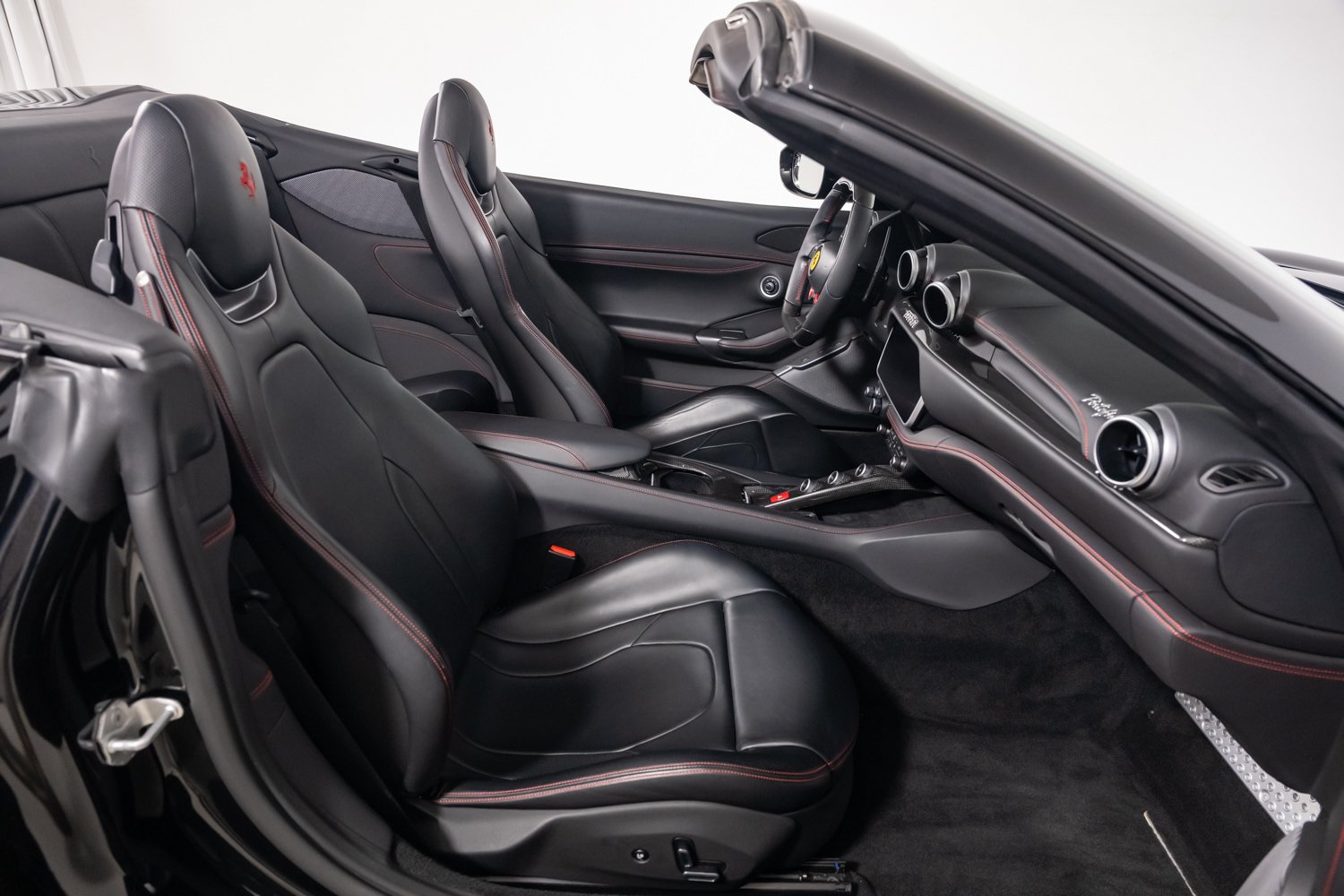 Used 2019 Ferrari Portofino RWD image 33
